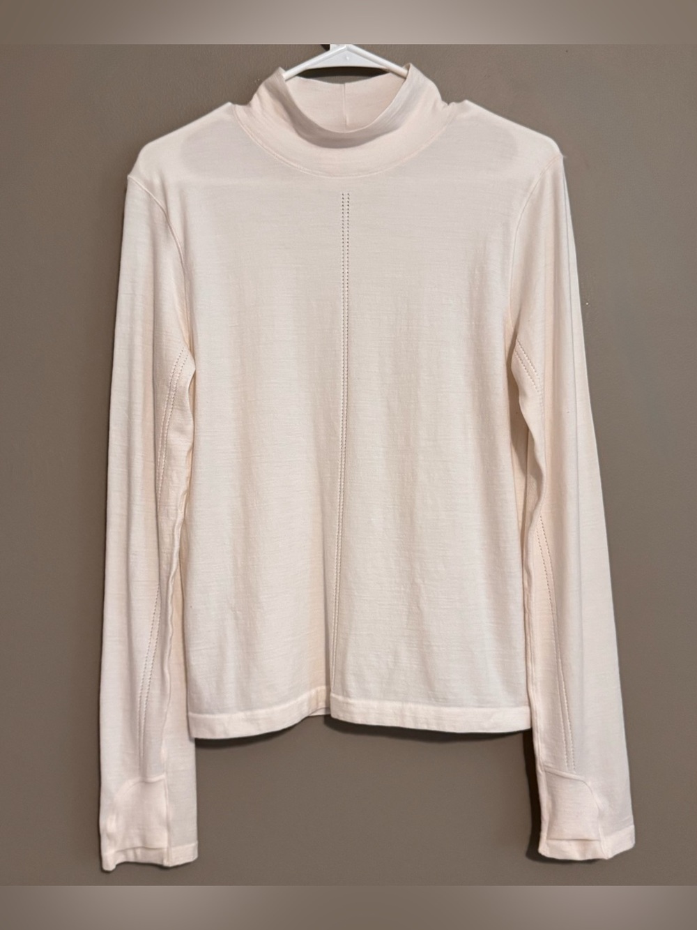 Athleta Ascent Seamless Turtleneck Athletic Long Sleeve Ivory White Women’s Lg